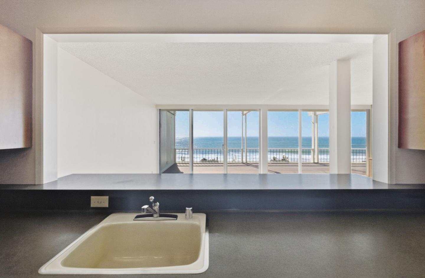 300 Oceanview Drive, #302, LaSelvaBeach, CA 95076