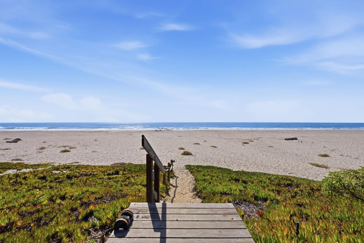 300 Oceanview Drive, #302, LaSelvaBeach, CA 95076