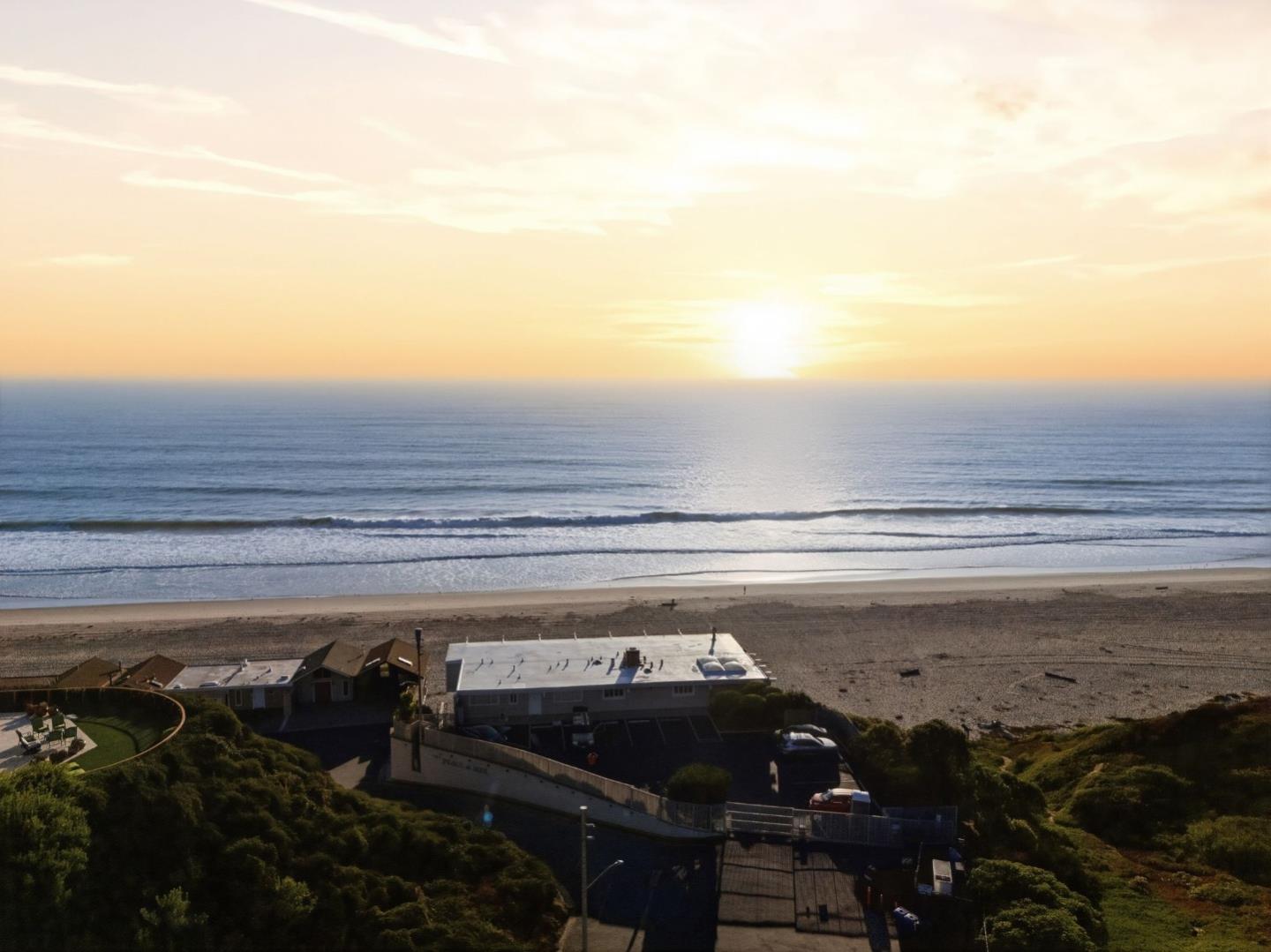 300 Oceanview Drive, #302, LaSelvaBeach, CA 95076