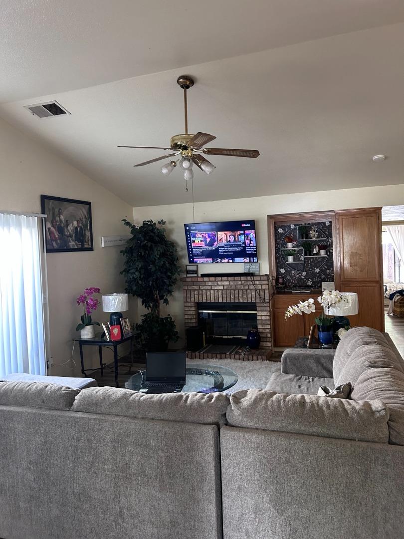 3074 West Queens Circle, Merced, CA 95340