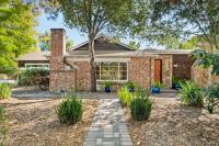 1055 Los Robles Avenue, PaloAlto, CA 94306