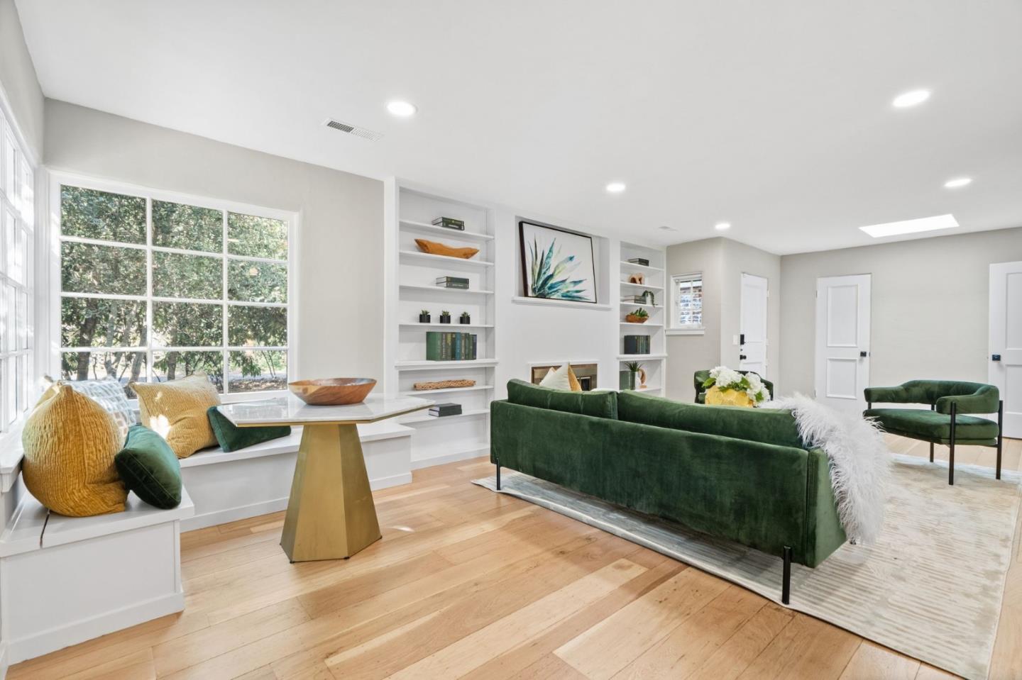 1055 Los Robles Avenue, PaloAlto, CA 94306
