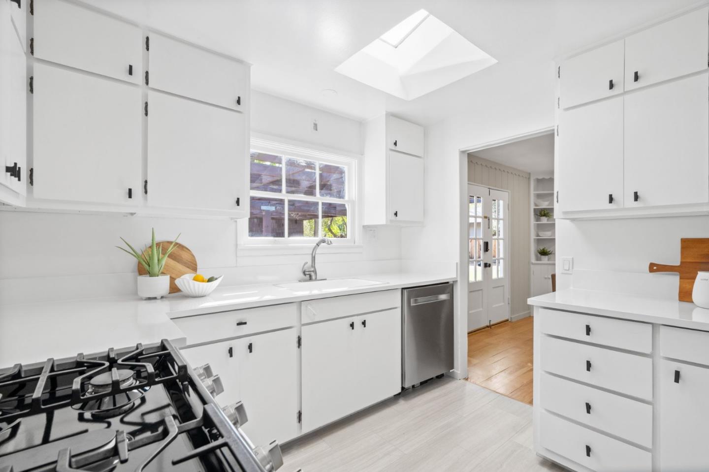 1055 Los Robles Avenue, PaloAlto, CA 94306
