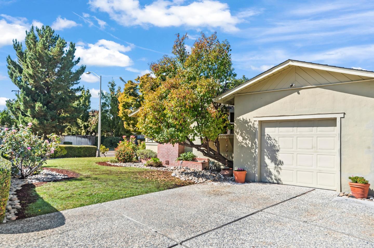607 Los Olivos Drive, SantaClara, CA 95050