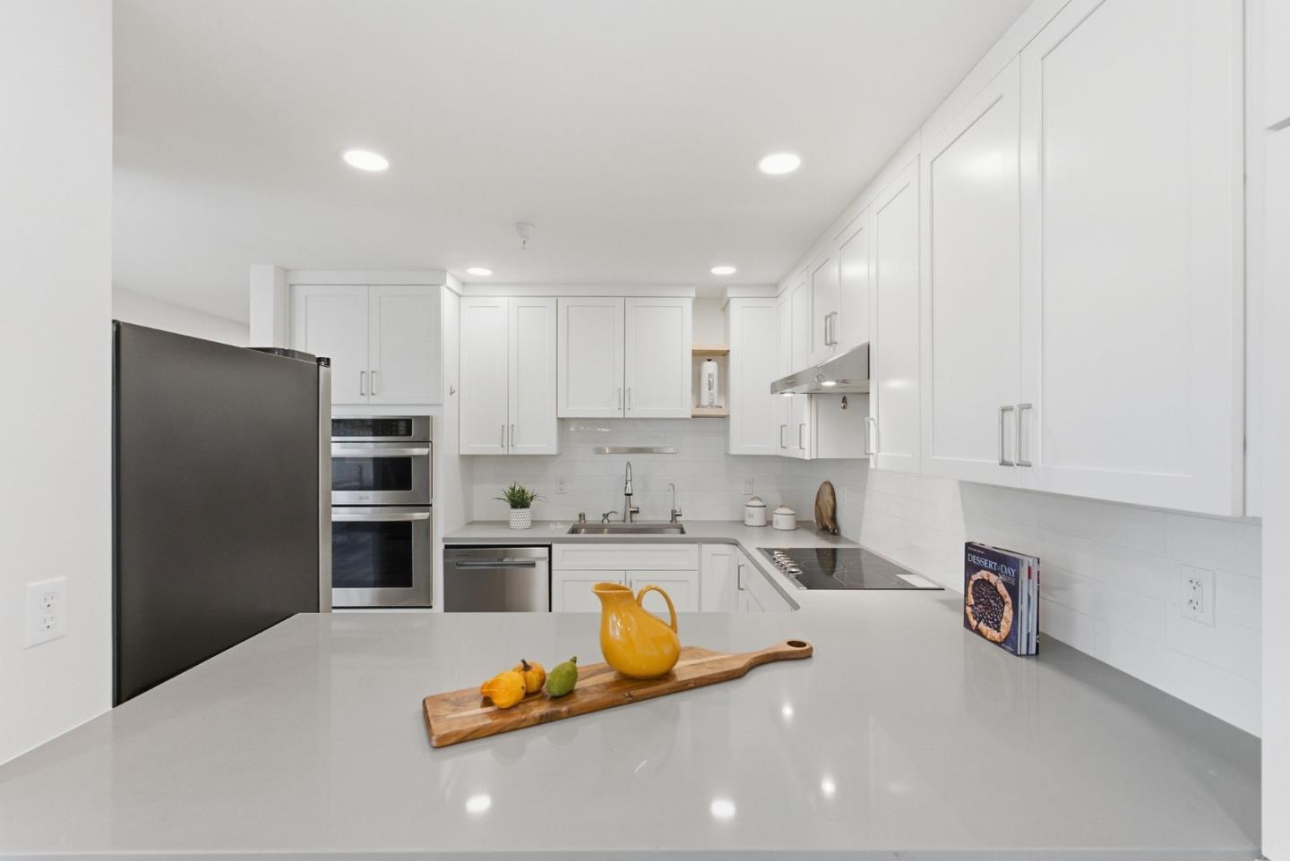 601 Leahy Street, #301, RedwoodCity, CA 94061
