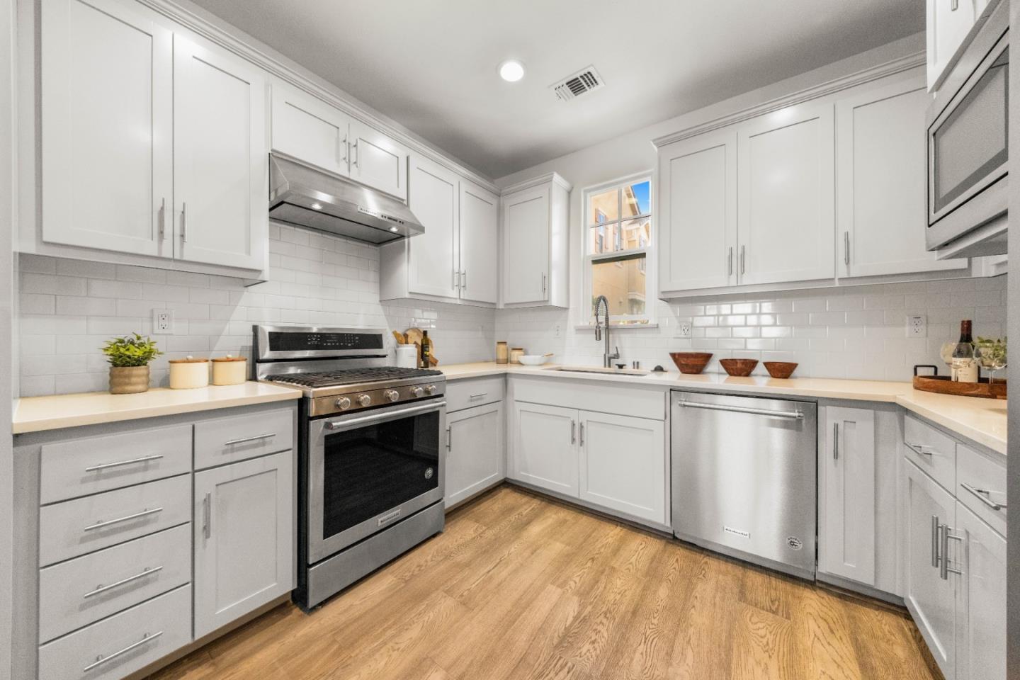 3818 Pyramid Way, MountainView, CA 94043