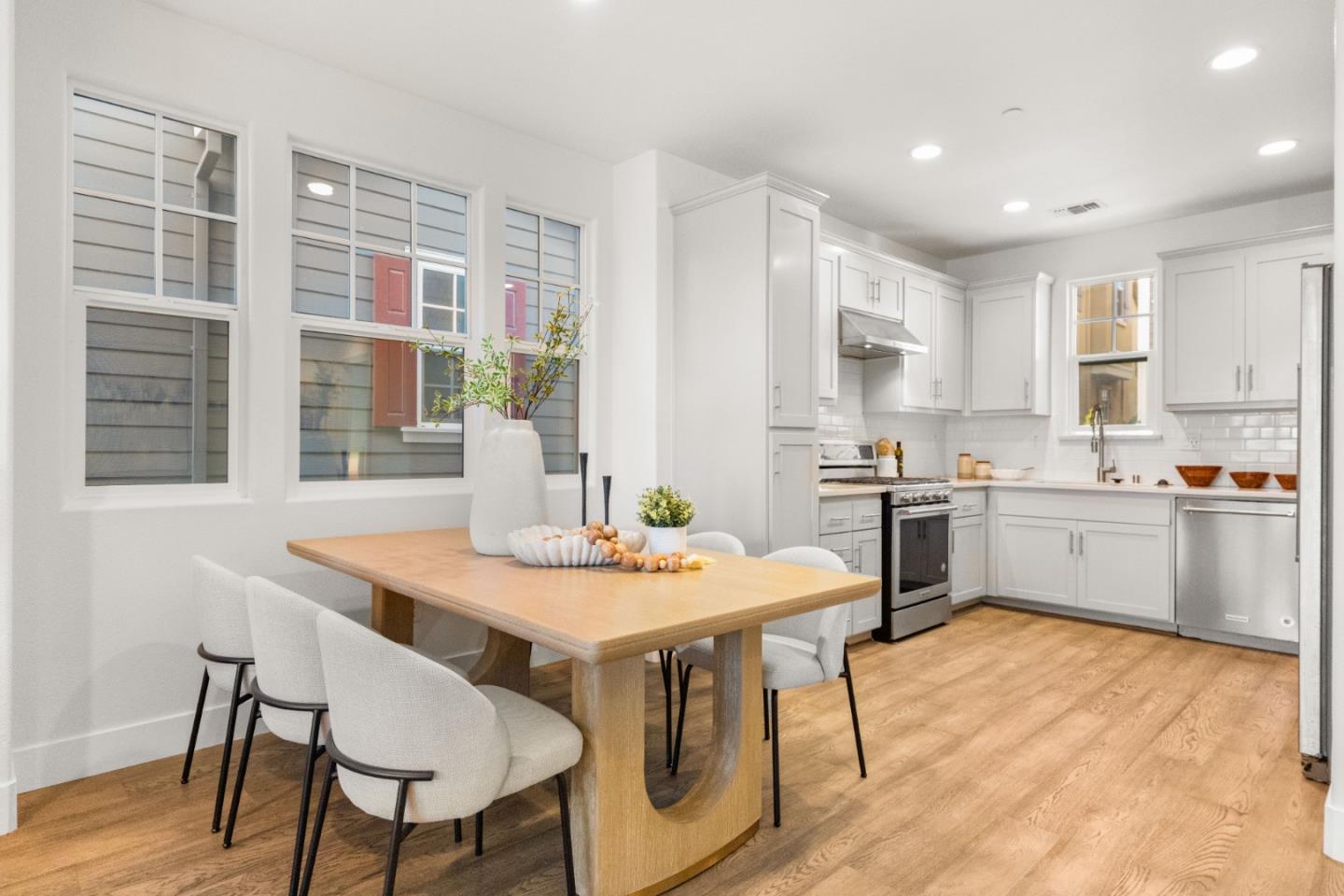 3818 Pyramid Way, MountainView, CA 94043