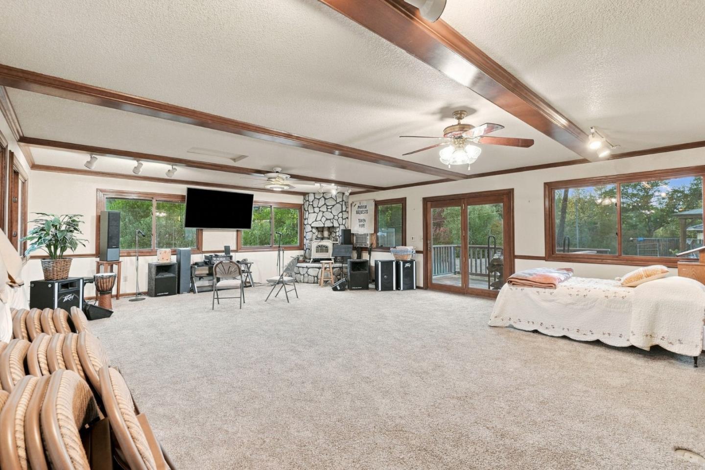 11620 Deschutes Road, BellaVista, CA 96008