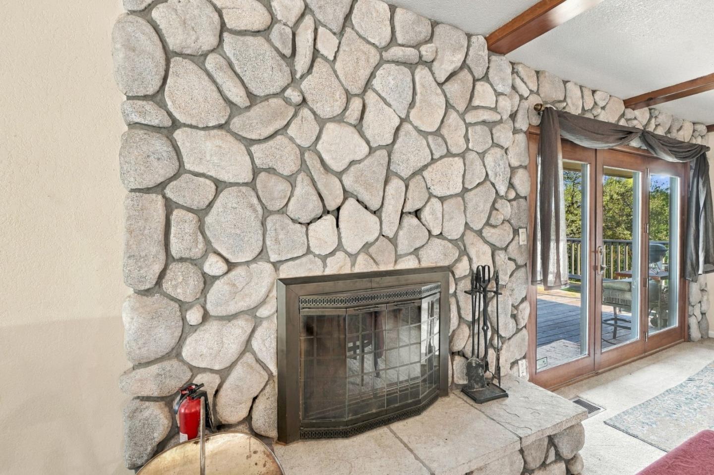 11620 Deschutes Road, BellaVista, CA 96008