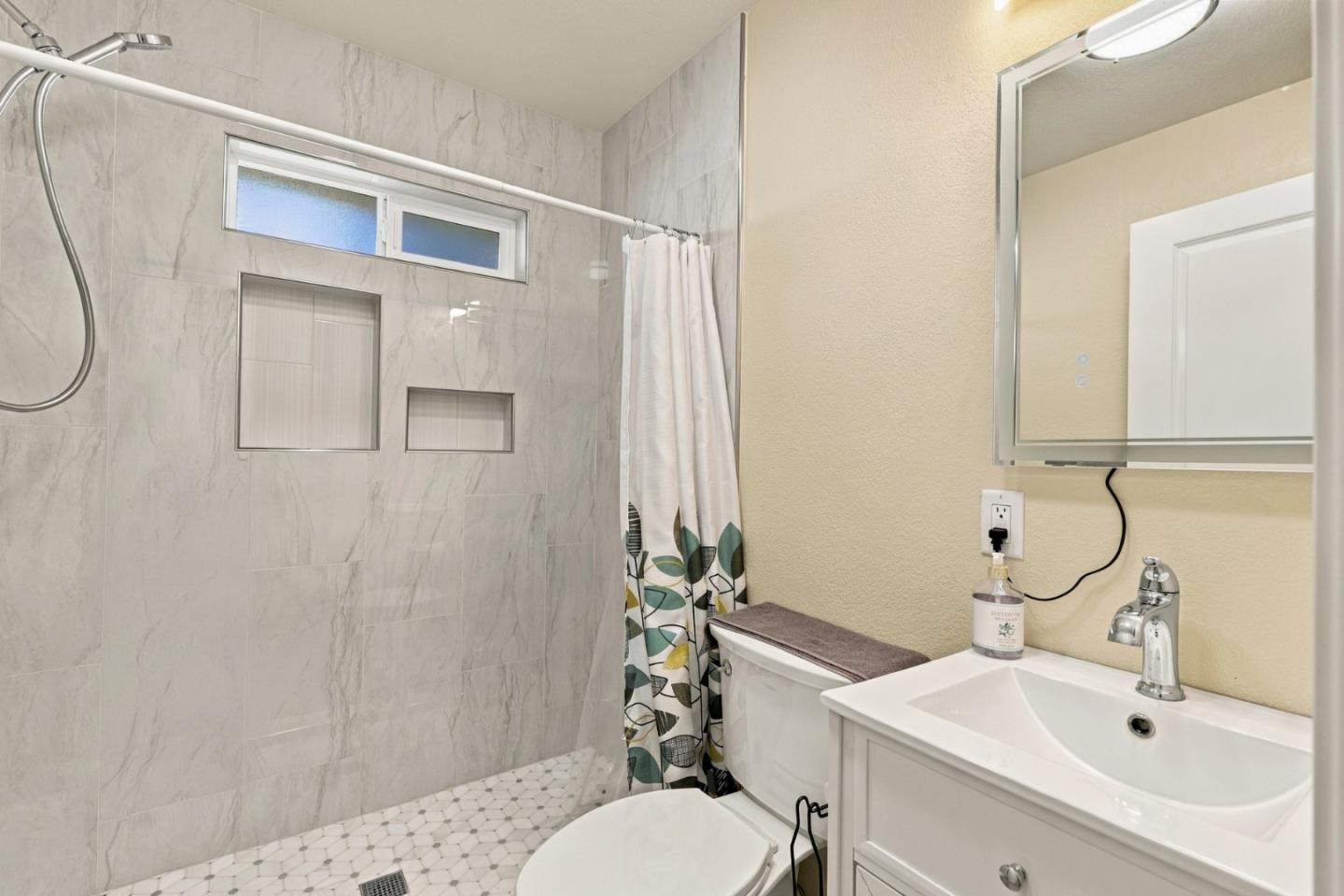 1987 Calistoga Drive, Hollister, CA 95023