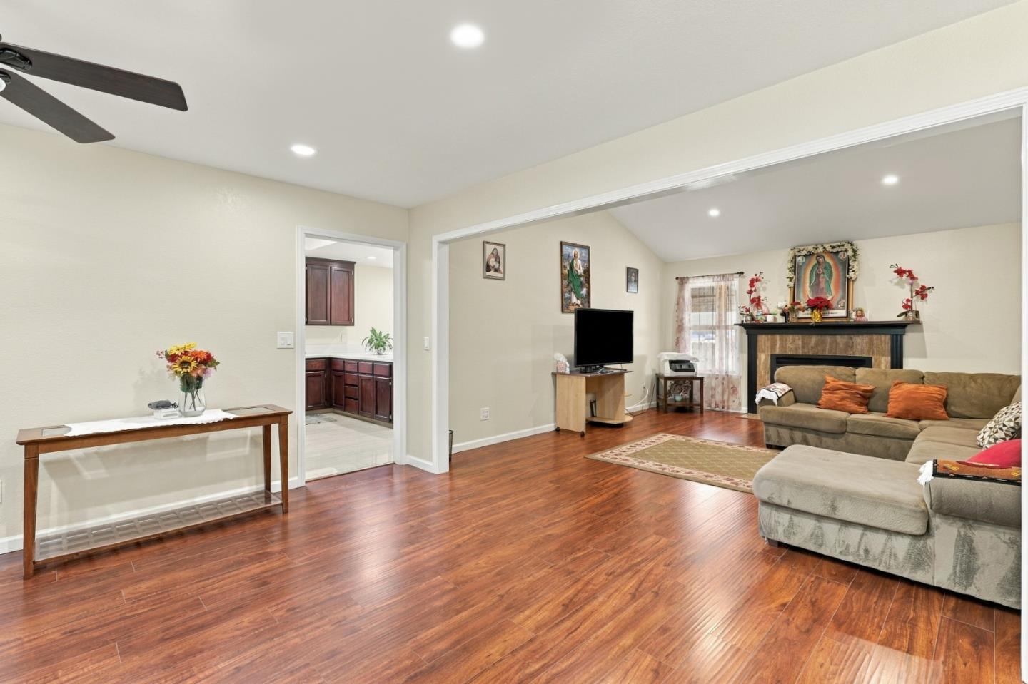1987 Calistoga Drive, Hollister, CA 95023