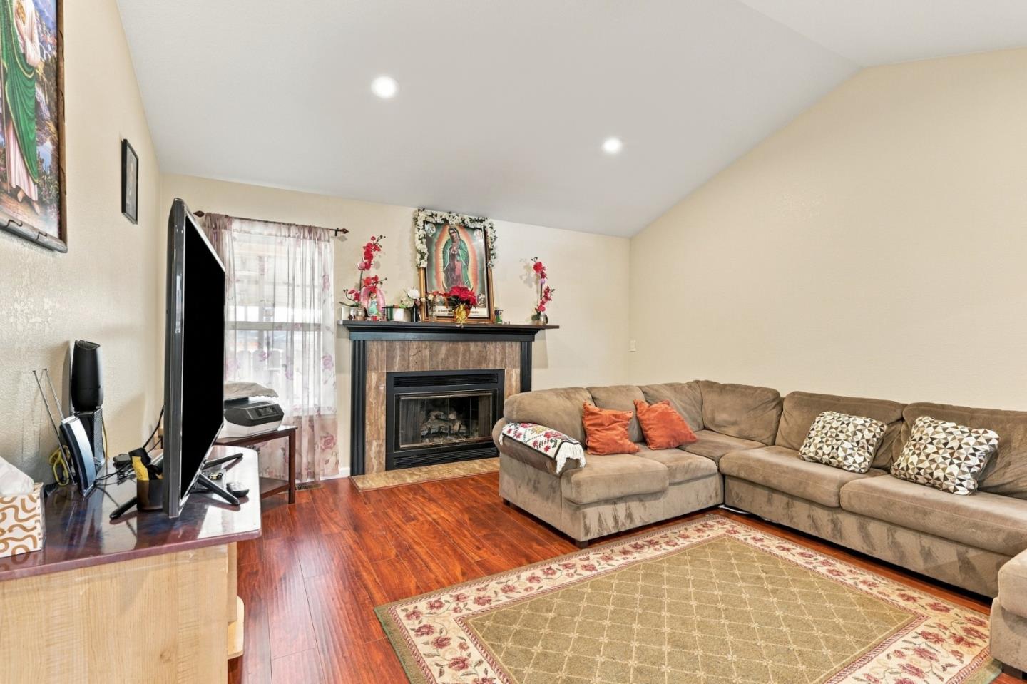 1987 Calistoga Drive, Hollister, CA 95023