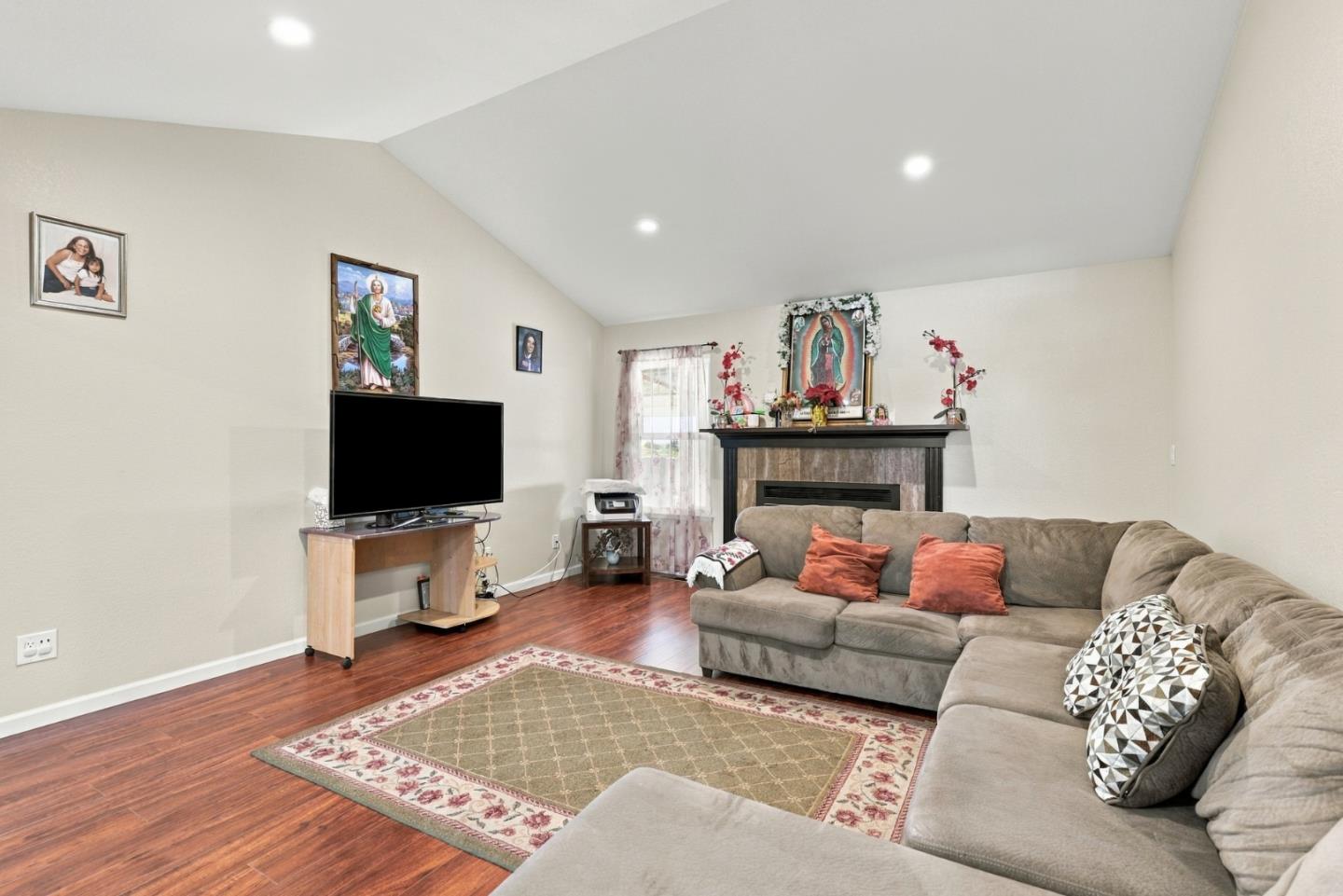 1987 Calistoga Drive, Hollister, CA 95023